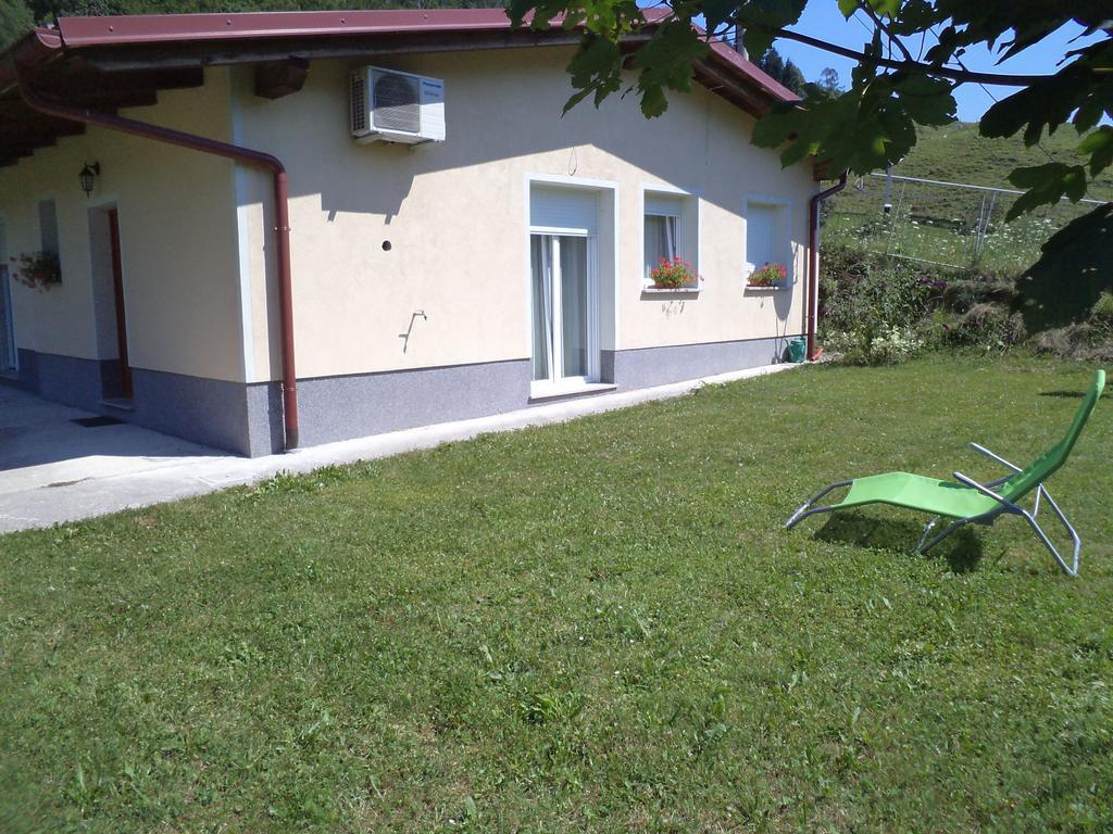 Apartments Petrin Tolmin Bilik gambar
