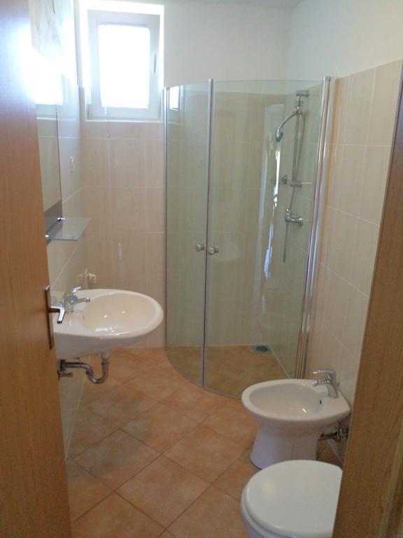 Apartments Petrin Tolmin Bilik gambar